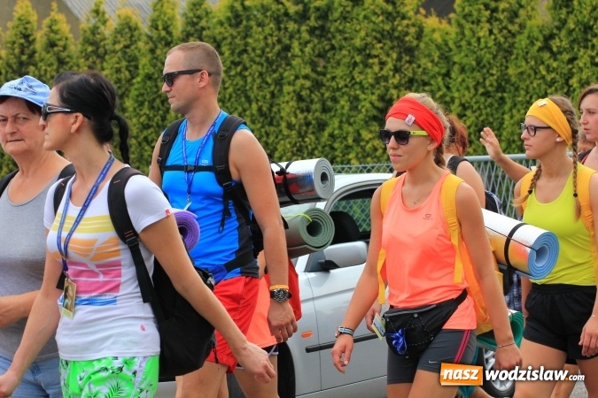 Zdjęcie w galerii na portalu naszwodzislaw.com: Pielgrzymi z Lubomi ruszyli w drogę. Przed nimi 4 dni maszerowania i modlitwy wiadomości z regionu