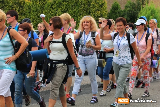 Zdjęcie w galerii na portalu naszwodzislaw.com: Pielgrzymi z Lubomi ruszyli w drogę. Przed nimi 4 dni maszerowania i modlitwy wiadomości z regionu