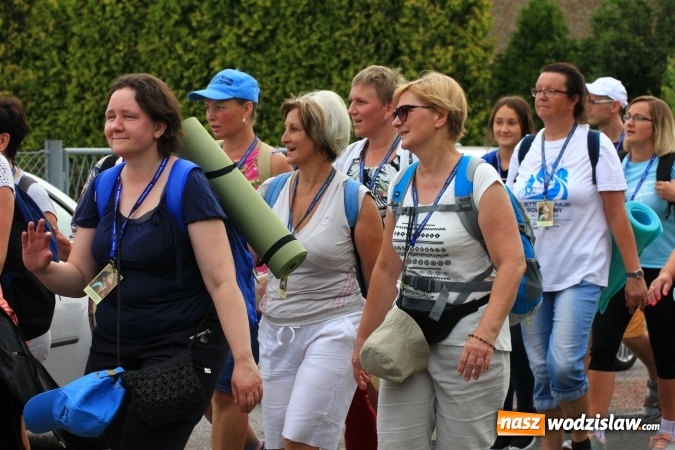 Zdjęcie w galerii na portalu naszwodzislaw.com: Pielgrzymi z Lubomi ruszyli w drogę. Przed nimi 4 dni maszerowania i modlitwy wiadomości z regionu