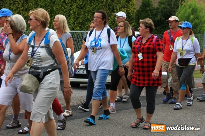 Zdjęcie w galerii na portalu naszwodzislaw.com: Pielgrzymi z Lubomi ruszyli w drogę. Przed nimi 4 dni maszerowania i modlitwy wiadomości z regionu
