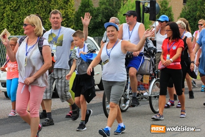 Zdjęcie w galerii na portalu naszwodzislaw.com: Pielgrzymi z Lubomi ruszyli w drogę. Przed nimi 4 dni maszerowania i modlitwy wiadomości z regionu