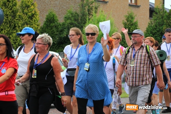 Zdjęcie w galerii na portalu naszwodzislaw.com: Pielgrzymi z Lubomi ruszyli w drogę. Przed nimi 4 dni maszerowania i modlitwy wiadomości z regionu