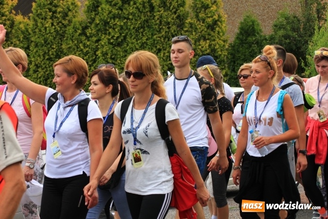 Zdjęcie w galerii na portalu naszwodzislaw.com: Pielgrzymi z Lubomi ruszyli w drogę. Przed nimi 4 dni maszerowania i modlitwy wiadomości z regionu