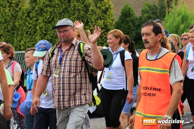 Zdjęcie w galerii na portalu naszwodzislaw.com: Pielgrzymi z Lubomi ruszyli w drogę. Przed nimi 4 dni maszerowania i modlitwy wiadomości z regionu