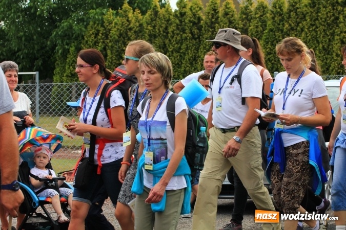 Zdjęcie w galerii na portalu naszwodzislaw.com: Pielgrzymi z Lubomi ruszyli w drogę. Przed nimi 4 dni maszerowania i modlitwy wiadomości z regionu