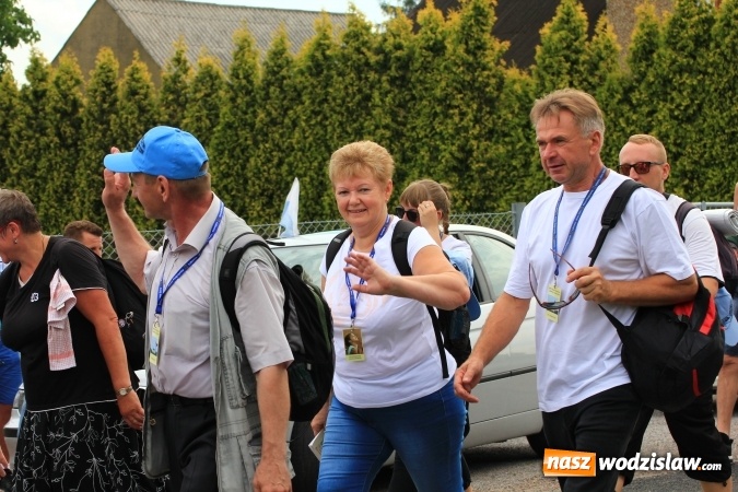 Zdjęcie w galerii na portalu naszwodzislaw.com: Pielgrzymi z Lubomi ruszyli w drogę. Przed nimi 4 dni maszerowania i modlitwy wiadomości z regionu