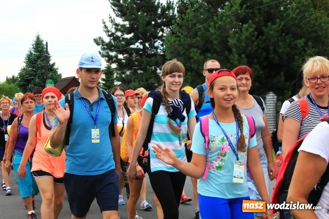 Zdjęcie w galerii na portalu naszwodzislaw.com: Pielgrzymi z Lubomi ruszyli w drogę. Przed nimi 4 dni maszerowania i modlitwy wiadomości z regionu