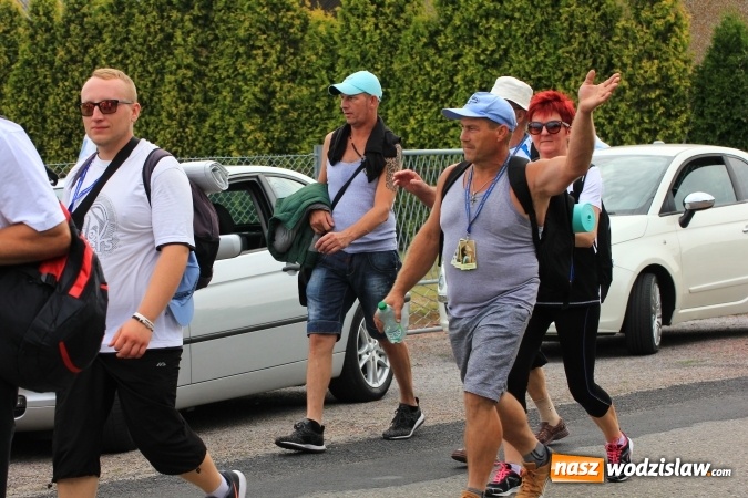 Zdjęcie w galerii na portalu naszwodzislaw.com: Pielgrzymi z Lubomi ruszyli w drogę. Przed nimi 4 dni maszerowania i modlitwy wiadomości z regionu
