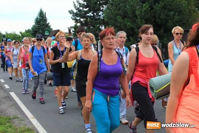 Zdjęcie w galerii na portalu naszwodzislaw.com: Pielgrzymi z Lubomi ruszyli w drogę. Przed nimi 4 dni maszerowania i modlitwy wiadomości z regionu