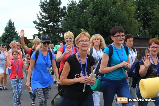 Zdjęcie w galerii na portalu naszwodzislaw.com: Pielgrzymi z Lubomi ruszyli w drogę. Przed nimi 4 dni maszerowania i modlitwy wiadomości z regionu