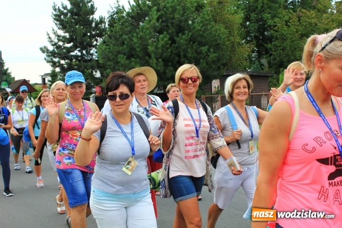 Zdjęcie w galerii na portalu naszwodzislaw.com: Pielgrzymi z Lubomi ruszyli w drogę. Przed nimi 4 dni maszerowania i modlitwy wiadomości z regionu