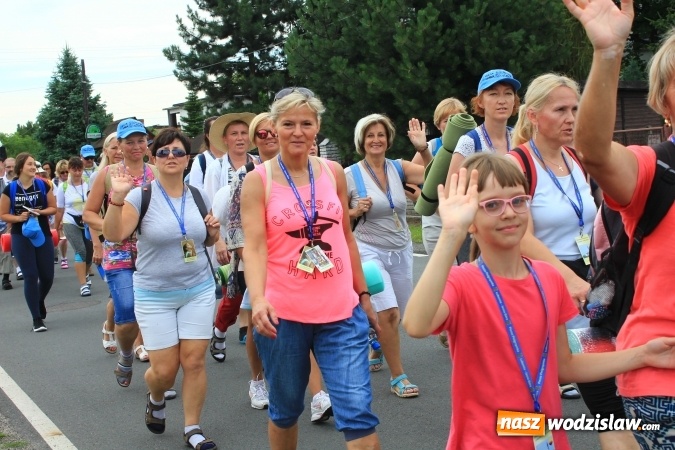 Zdjęcie w galerii na portalu naszwodzislaw.com: Pielgrzymi z Lubomi ruszyli w drogę. Przed nimi 4 dni maszerowania i modlitwy wiadomości z regionu