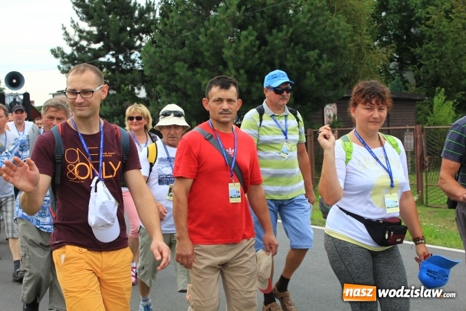Zdjęcie w galerii na portalu naszwodzislaw.com: Pielgrzymi z Lubomi ruszyli w drogę. Przed nimi 4 dni maszerowania i modlitwy wiadomości z regionu