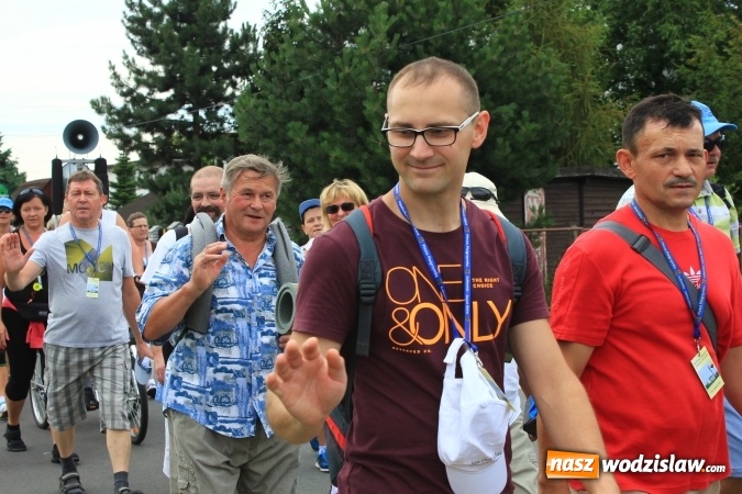 Zdjęcie w galerii na portalu naszwodzislaw.com: Pielgrzymi z Lubomi ruszyli w drogę. Przed nimi 4 dni maszerowania i modlitwy wiadomości z regionu