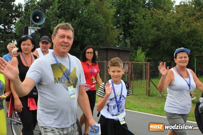 Zdjęcie w galerii na portalu naszwodzislaw.com: Pielgrzymi z Lubomi ruszyli w drogę. Przed nimi 4 dni maszerowania i modlitwy wiadomości z regionu