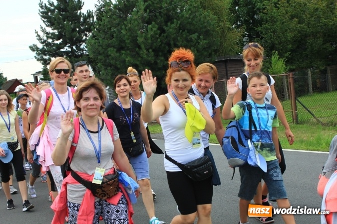 Zdjęcie w galerii na portalu naszwodzislaw.com: Pielgrzymi z Lubomi ruszyli w drogę. Przed nimi 4 dni maszerowania i modlitwy wiadomości z regionu