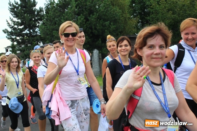 Zdjęcie w galerii na portalu naszwodzislaw.com: Pielgrzymi z Lubomi ruszyli w drogę. Przed nimi 4 dni maszerowania i modlitwy wiadomości z regionu