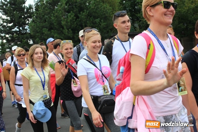 Zdjęcie w galerii na portalu naszwodzislaw.com: Pielgrzymi z Lubomi ruszyli w drogę. Przed nimi 4 dni maszerowania i modlitwy wiadomości z regionu