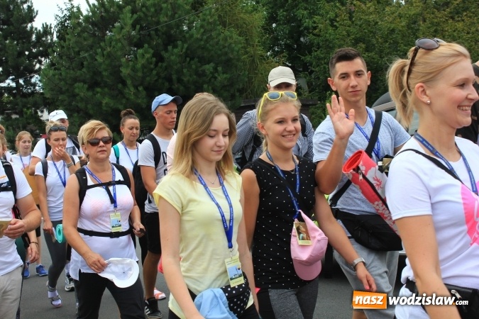 Zdjęcie w galerii na portalu naszwodzislaw.com: Pielgrzymi z Lubomi ruszyli w drogę. Przed nimi 4 dni maszerowania i modlitwy wiadomości z regionu