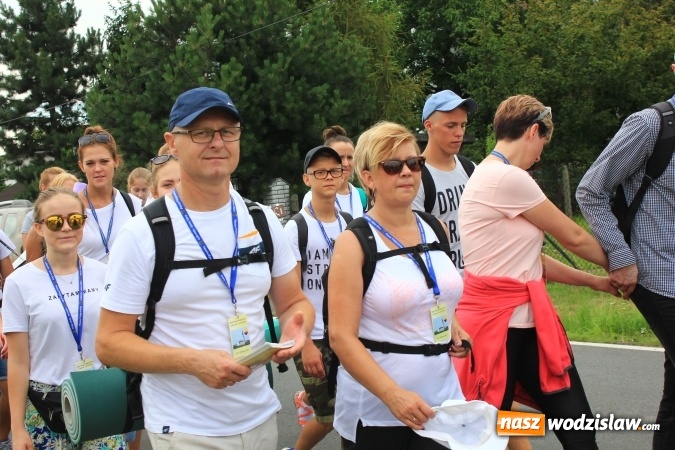 Zdjęcie w galerii na portalu naszwodzislaw.com: Pielgrzymi z Lubomi ruszyli w drogę. Przed nimi 4 dni maszerowania i modlitwy wiadomości z regionu