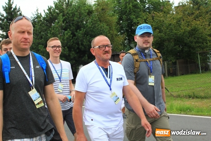 Zdjęcie w galerii na portalu naszwodzislaw.com: Pielgrzymi z Lubomi ruszyli w drogę. Przed nimi 4 dni maszerowania i modlitwy wiadomości z regionu