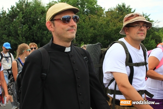 Zdjęcie w galerii na portalu naszwodzislaw.com: Pielgrzymi z Lubomi ruszyli w drogę. Przed nimi 4 dni maszerowania i modlitwy wiadomości z regionu