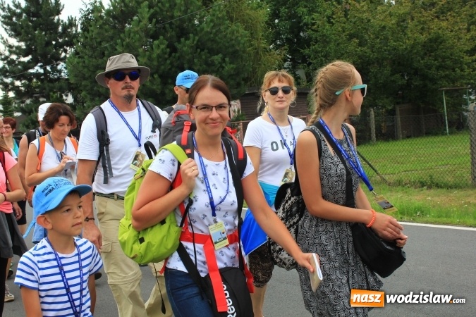 Zdjęcie w galerii na portalu naszwodzislaw.com: Pielgrzymi z Lubomi ruszyli w drogę. Przed nimi 4 dni maszerowania i modlitwy wiadomości z regionu