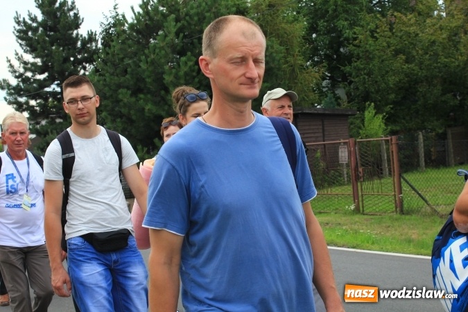 Zdjęcie w galerii na portalu naszwodzislaw.com: Pielgrzymi z Lubomi ruszyli w drogę. Przed nimi 4 dni maszerowania i modlitwy wiadomości z regionu