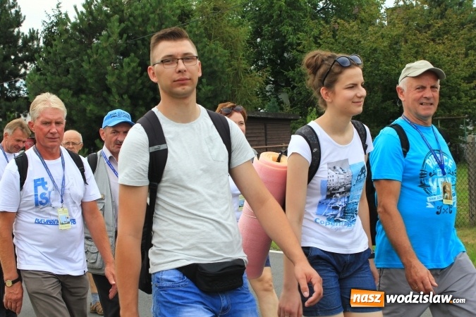 Zdjęcie w galerii na portalu naszwodzislaw.com: Pielgrzymi z Lubomi ruszyli w drogę. Przed nimi 4 dni maszerowania i modlitwy wiadomości z regionu
