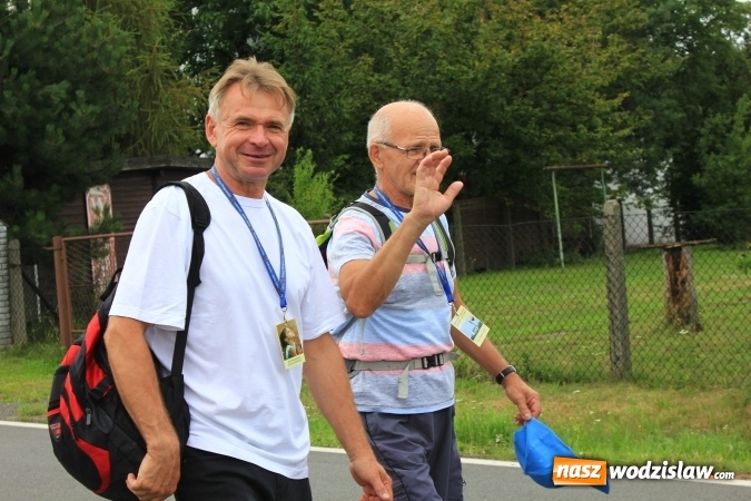 Zdjęcie w galerii na portalu naszwodzislaw.com: Pielgrzymi z Lubomi ruszyli w drogę. Przed nimi 4 dni maszerowania i modlitwy wiadomości z regionu