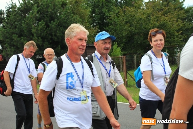 Zdjęcie w galerii na portalu naszwodzislaw.com: Pielgrzymi z Lubomi ruszyli w drogę. Przed nimi 4 dni maszerowania i modlitwy wiadomości z regionu