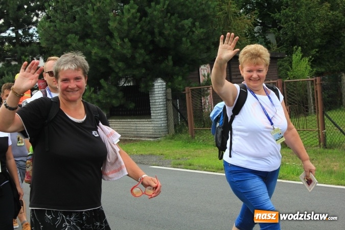 Zdjęcie w galerii na portalu naszwodzislaw.com: Pielgrzymi z Lubomi ruszyli w drogę. Przed nimi 4 dni maszerowania i modlitwy wiadomości z regionu