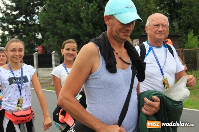 Zdjęcie w galerii na portalu naszwodzislaw.com: Pielgrzymi z Lubomi ruszyli w drogę. Przed nimi 4 dni maszerowania i modlitwy wiadomości z regionu