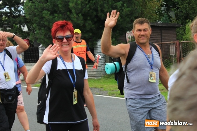 Zdjęcie w galerii na portalu naszwodzislaw.com: Pielgrzymi z Lubomi ruszyli w drogę. Przed nimi 4 dni maszerowania i modlitwy wiadomości z regionu