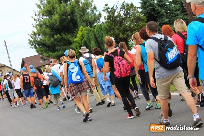 Zdjęcie w galerii na portalu naszwodzislaw.com: Pielgrzymi z Lubomi ruszyli w drogę. Przed nimi 4 dni maszerowania i modlitwy wiadomości z regionu