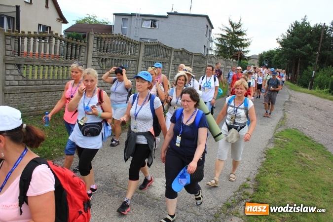 Zdjęcie w galerii na portalu naszwodzislaw.com: Pielgrzymi z Lubomi ruszyli w drogę. Przed nimi 4 dni maszerowania i modlitwy wiadomości z regionu