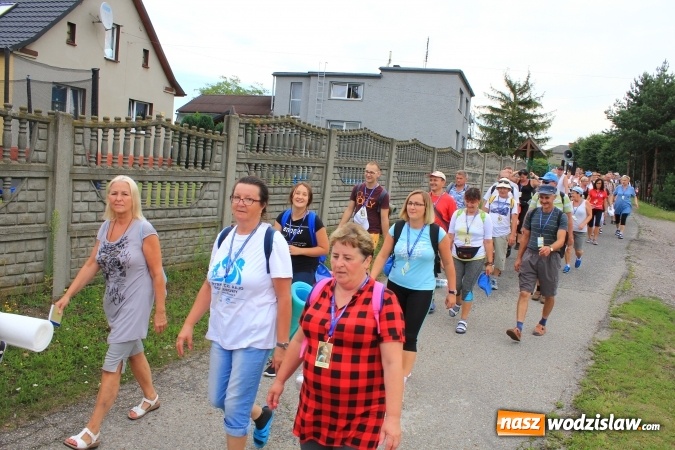 Zdjęcie w galerii na portalu naszwodzislaw.com: Pielgrzymi z Lubomi ruszyli w drogę. Przed nimi 4 dni maszerowania i modlitwy wiadomości z regionu