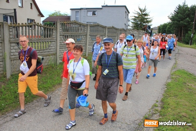 Zdjęcie w galerii na portalu naszwodzislaw.com: Pielgrzymi z Lubomi ruszyli w drogę. Przed nimi 4 dni maszerowania i modlitwy wiadomości z regionu
