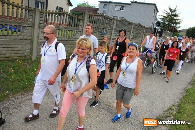 Zdjęcie w galerii na portalu naszwodzislaw.com: Pielgrzymi z Lubomi ruszyli w drogę. Przed nimi 4 dni maszerowania i modlitwy wiadomości z regionu