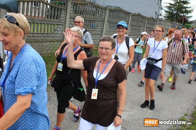 Zdjęcie w galerii na portalu naszwodzislaw.com: Pielgrzymi z Lubomi ruszyli w drogę. Przed nimi 4 dni maszerowania i modlitwy wiadomości z regionu