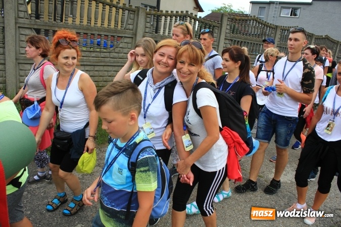 Zdjęcie w galerii na portalu naszwodzislaw.com: Pielgrzymi z Lubomi ruszyli w drogę. Przed nimi 4 dni maszerowania i modlitwy wiadomości z regionu