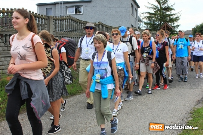 Zdjęcie w galerii na portalu naszwodzislaw.com: Pielgrzymi z Lubomi ruszyli w drogę. Przed nimi 4 dni maszerowania i modlitwy wiadomości z regionu