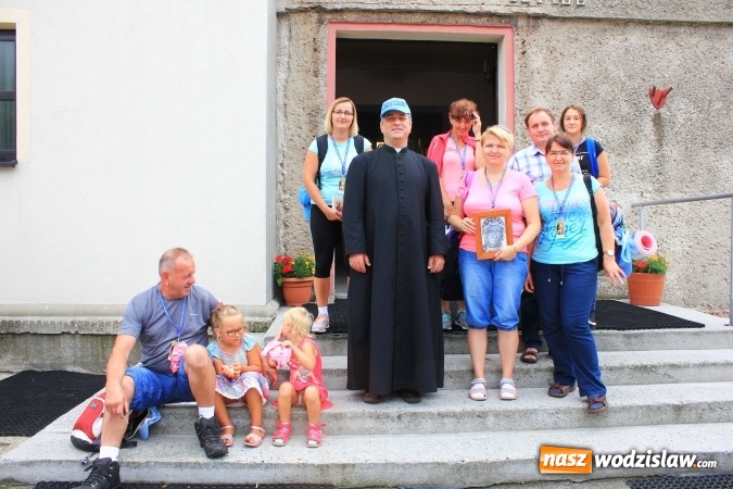 Zdjęcie w galerii na portalu naszwodzislaw.com: Pielgrzymi z Lubomi ruszyli w drogę. Przed nimi 4 dni maszerowania i modlitwy wiadomości z regionu