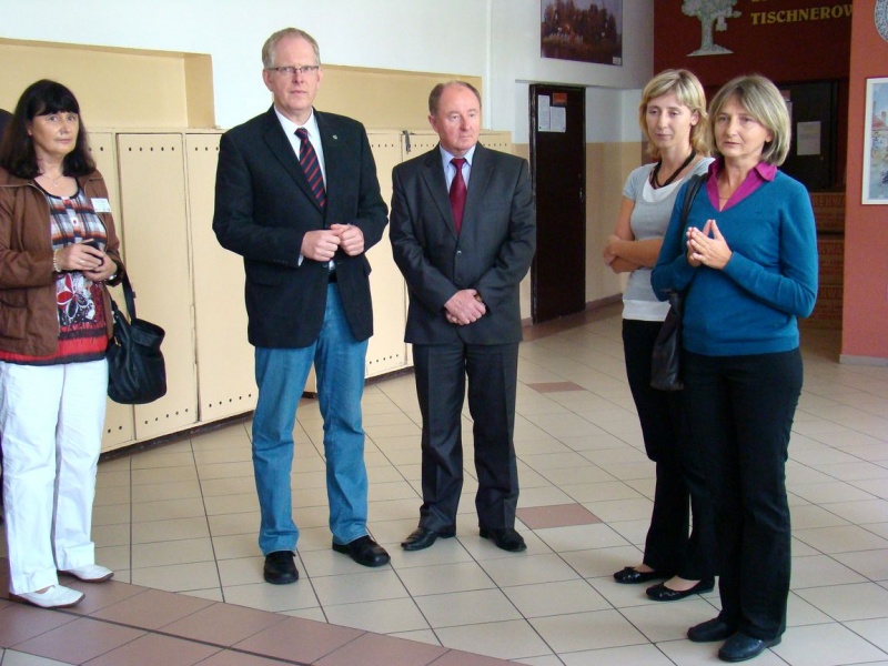 Zdjęcie w galerii na portalu naszwodzislaw.com: Przywieźli z Niemiec 14 kartonów książek wiadomości z regionu