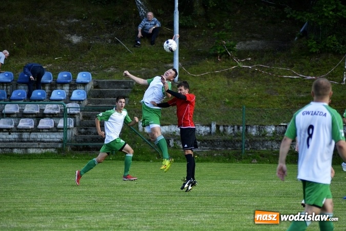 Zdjęcie w galerii na portalu naszwodzislaw.com: Sparingowe granie przy Młodzieżowej. Gwiazda Skrzyszów minimalnie lepsza od Naprzodu Zawada wiadomości z regionu