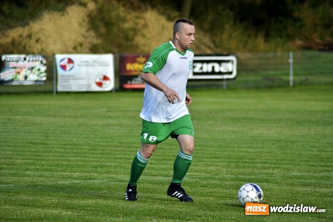 Zdjęcie w galerii na portalu naszwodzislaw.com: Sparingowe granie przy Młodzieżowej. Gwiazda Skrzyszów minimalnie lepsza od Naprzodu Zawada wiadomości z regionu