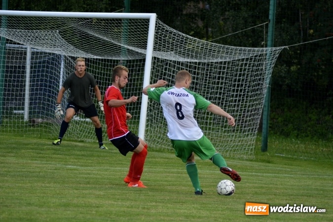 Zdjęcie w galerii na portalu naszwodzislaw.com: Sparingowe granie przy Młodzieżowej. Gwiazda Skrzyszów minimalnie lepsza od Naprzodu Zawada wiadomości z regionu