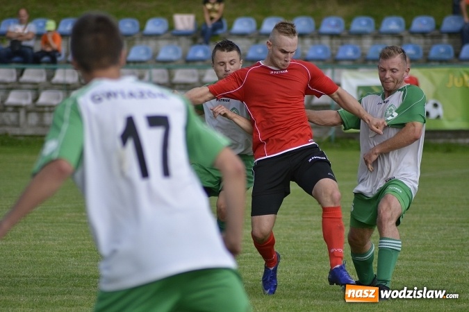 Zdjęcie w galerii na portalu naszwodzislaw.com: Sparingowe granie przy Młodzieżowej. Gwiazda Skrzyszów minimalnie lepsza od Naprzodu Zawada wiadomości z regionu