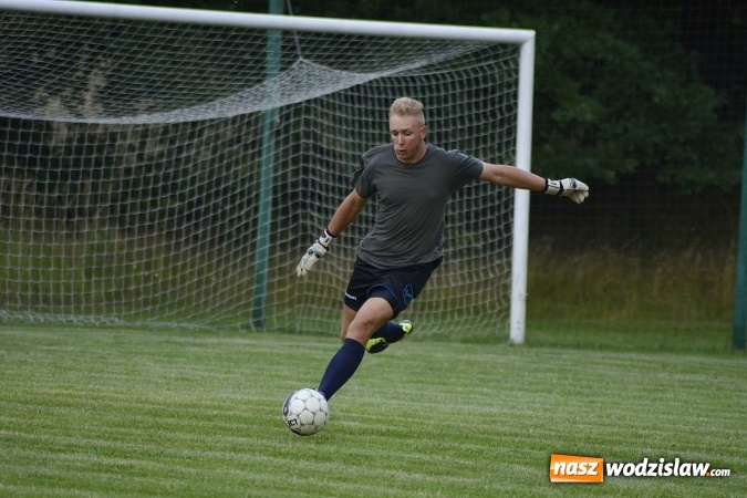 Zdjęcie w galerii na portalu naszwodzislaw.com: Sparingowe granie przy Młodzieżowej. Gwiazda Skrzyszów minimalnie lepsza od Naprzodu Zawada wiadomości z regionu