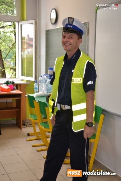 Zdjęcie w galerii na portalu naszwodzislaw.com: Uczniowie wysłuchali prelekcji na temat bezpieczeństwa pieszych i rowerzystów wiadomości z regionu